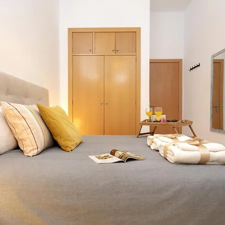 Apartment -malagasunapts-central And Cozy *